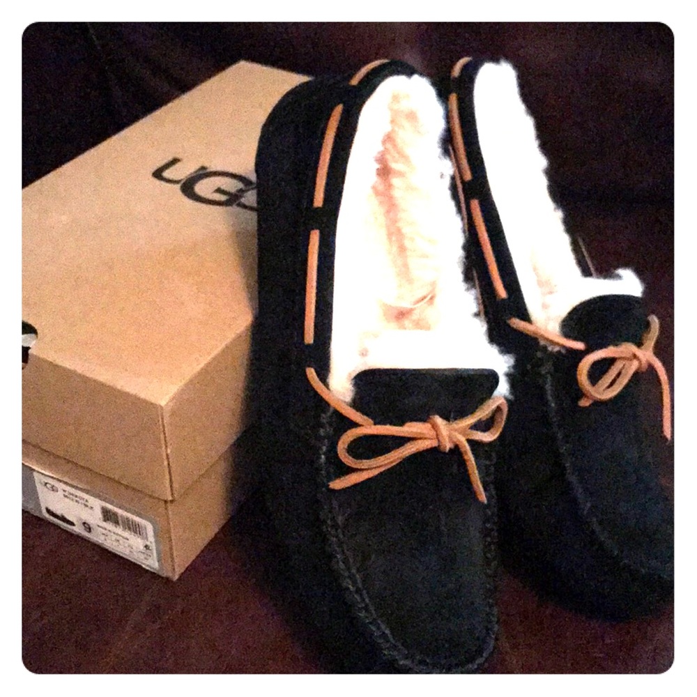Ugg W Dakota Black size 9